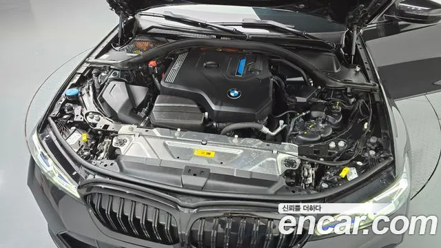 BMW 3-Series 2023 thumb 5