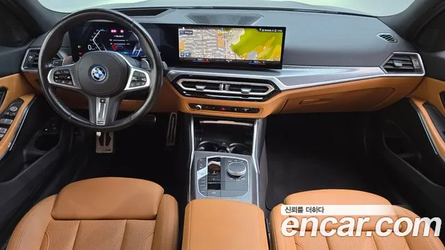 BMW 3-Series 2023 thumb 6