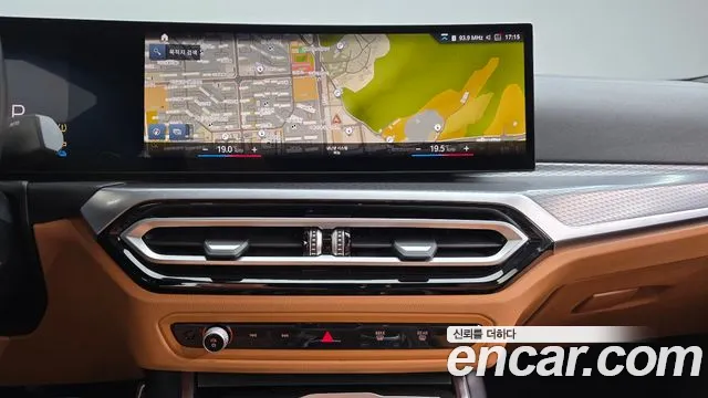 BMW 3-Series 2023 thumb 11