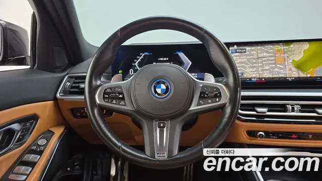 BMW 3-Series 2023 thumb 12