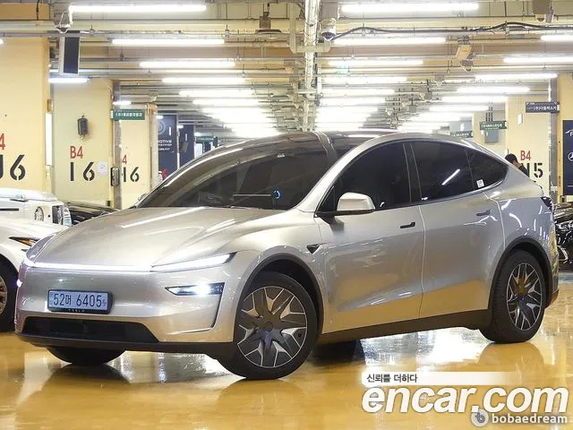 Tesla Model Y 2026 thumb 2