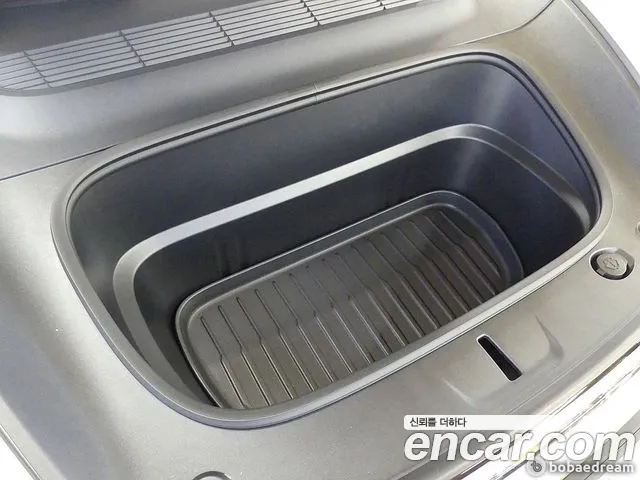 Tesla Model Y 2026 thumb 5