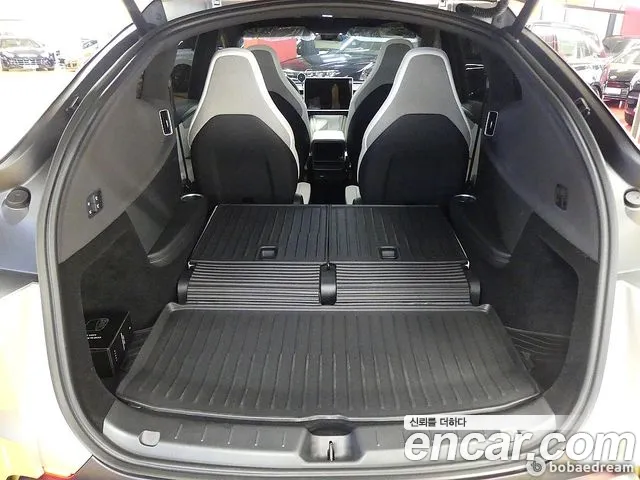 Tesla Model Y 2026 thumb 10