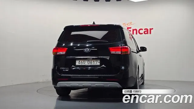 Kia Carnival 2016 thumb 4