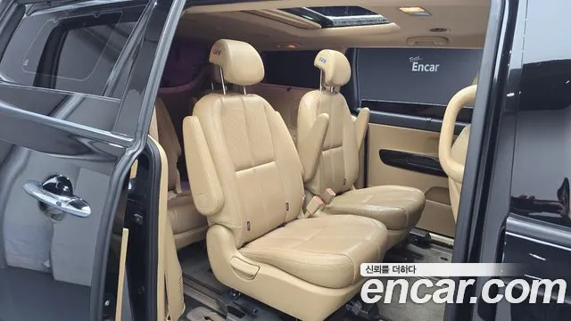 Kia Carnival 2016 thumb 11
