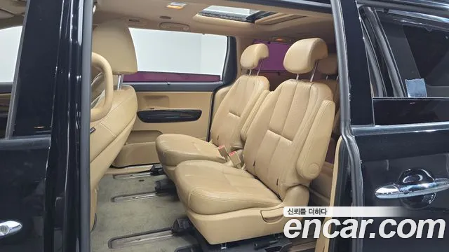 Kia Carnival 2016 thumb 12