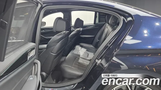 BMW 5-Series 2022 thumb 11