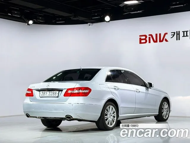 Mercedes-Benz E-Класс 2009 thumb 2