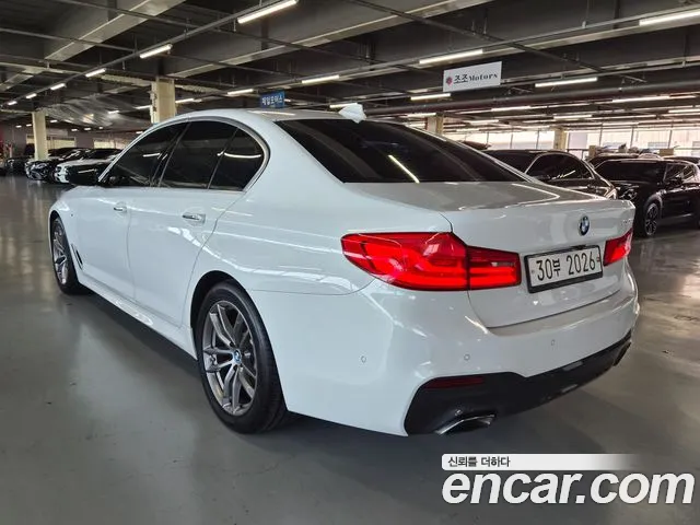 BMW 5-Series 2018 thumb 2