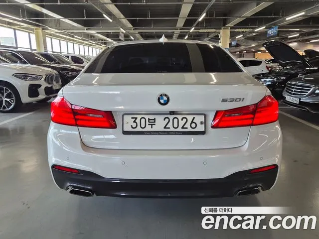 BMW 5-Series 2018 thumb 3