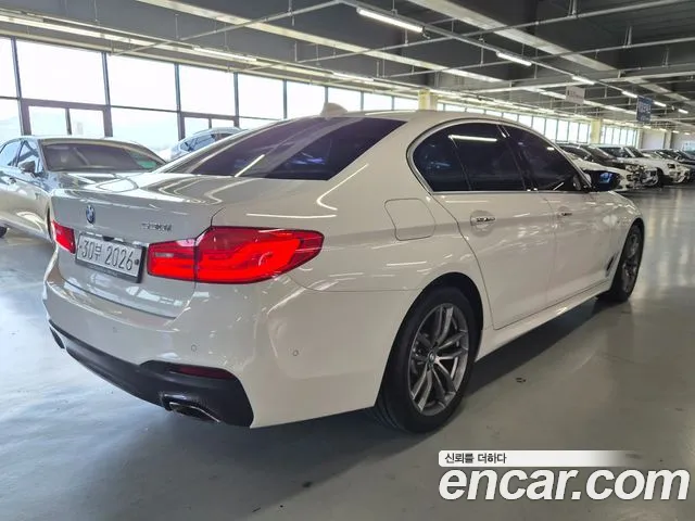 BMW 5-Series 2018 thumb 4