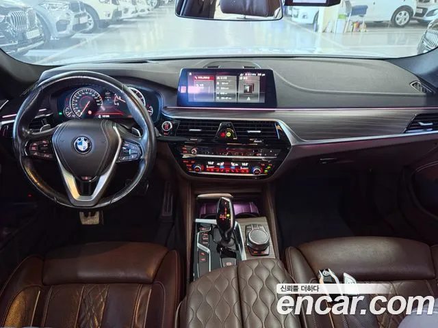 BMW 5-Series 2018 thumb 7