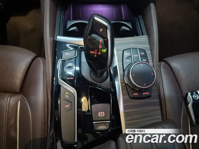 BMW 5-Series 2018 thumb 9