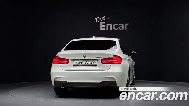 BMW 3-Series 2017 thumb 4