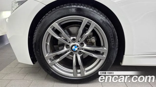 BMW 3-Series 2017 thumb 5
