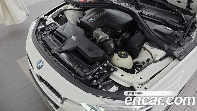 BMW 3-Series 2017 thumb 6