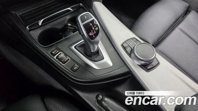 BMW 3-Series 2017 thumb 9