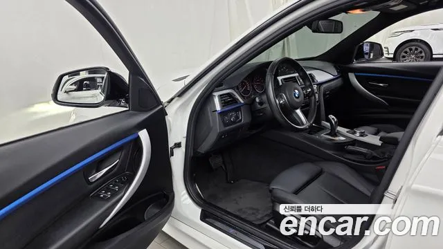 BMW 3-Series 2017 thumb 10