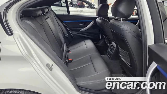 BMW 3-Series 2017 thumb 12