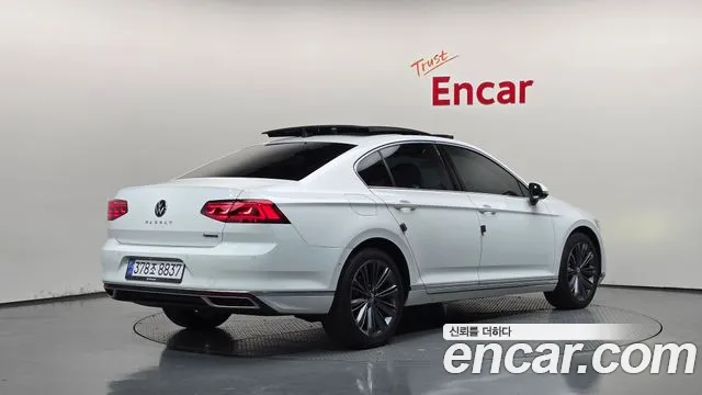 Volkswagen Passat (North America and China) 2022 thumb 2