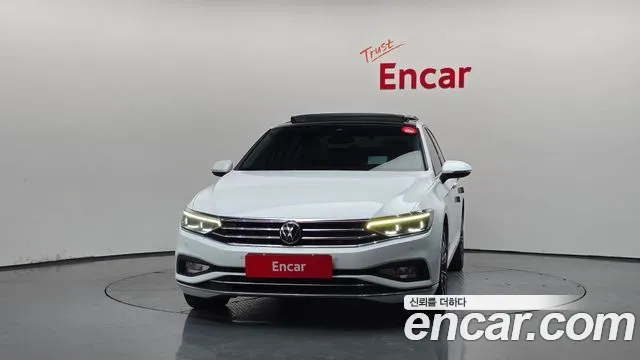 Volkswagen Passat (North America and China) 2022 thumb 3