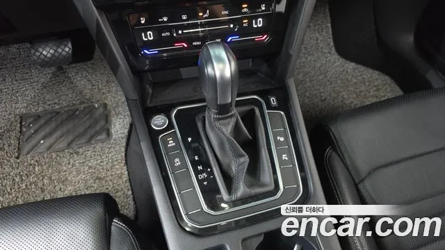 Volkswagen Passat (North America and China) 2022 thumb 9
