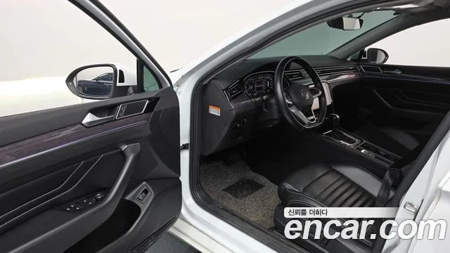 Volkswagen Passat (North America and China) 2022 thumb 10