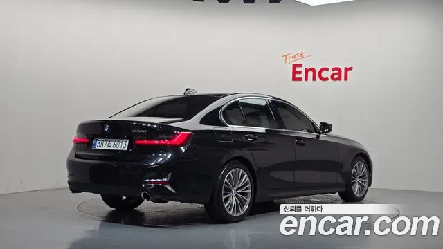 BMW 3-Series 2020 thumb 2