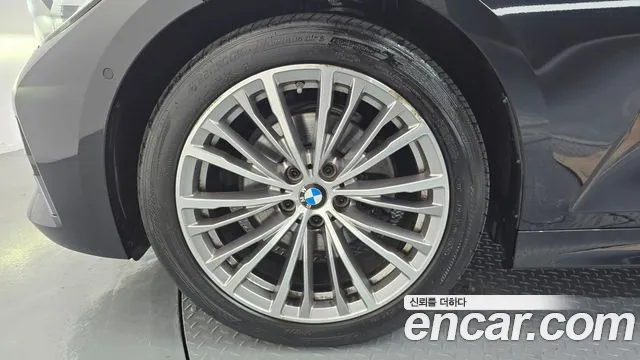 BMW 3-Series 2020 thumb 5