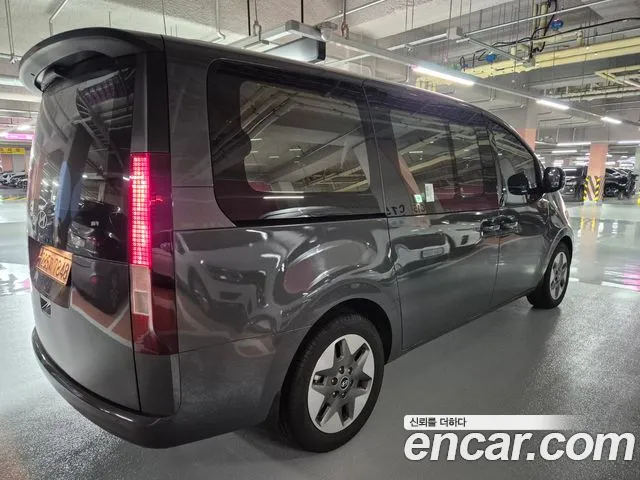 Hyundai Staria 2025 thumb 2