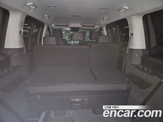 Hyundai Staria 2025 thumb 6