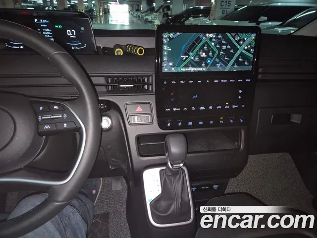 Hyundai Staria 2025 thumb 9