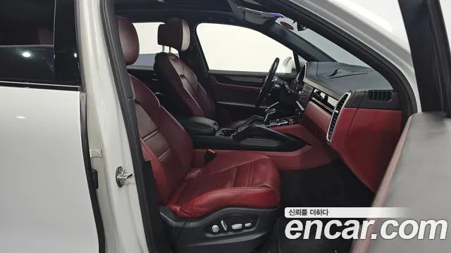 Porsche Cayenne 2020 thumb 10