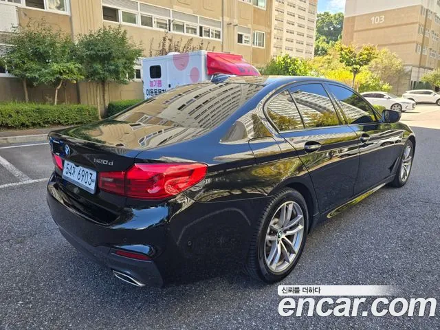 BMW 5-Series 2017 thumb 4