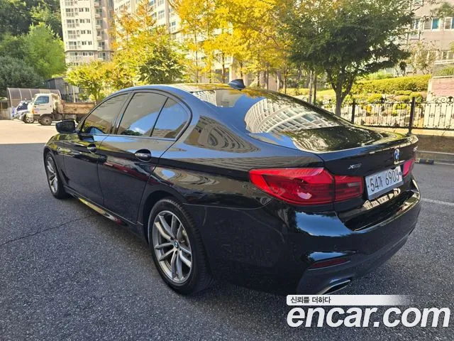 BMW 5-Series 2017 thumb 6