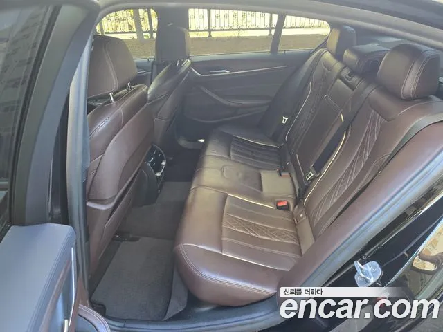 BMW 5-Series 2017 thumb 8