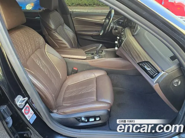 BMW 5-Series 2017 thumb 9