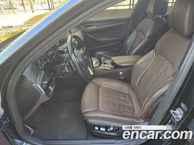 BMW 5-Series 2017 thumb 10