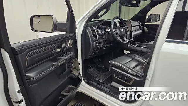 Dodge Ram Pick Up 2020 thumb 9
