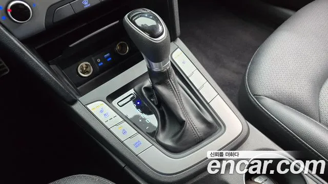 Hyundai Avante 2017 thumb 9