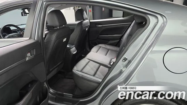 Hyundai Avante 2017 thumb 11