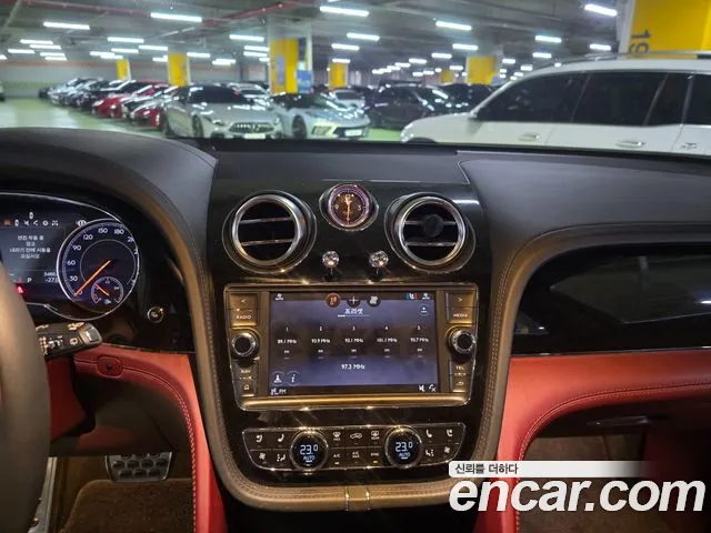 Bentley Bentayga 2019 thumb 9
