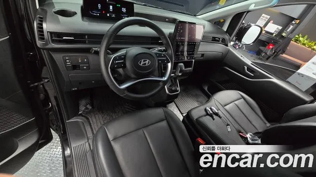 Hyundai Staria 2025 thumb 6