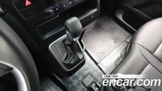 Hyundai Staria 2025 thumb 8