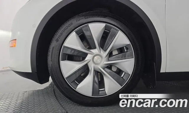 Tesla Model Y 2022 thumb 4