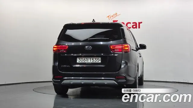 Kia Carnival 2020 thumb 4