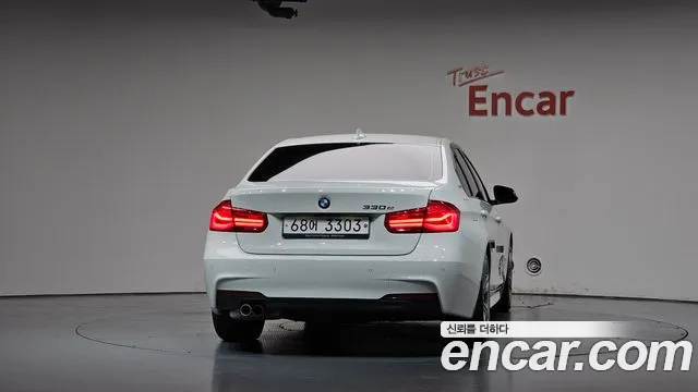 BMW 3-Series 2018 thumb 3