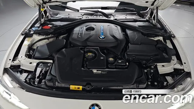BMW 3-Series 2018 thumb 5