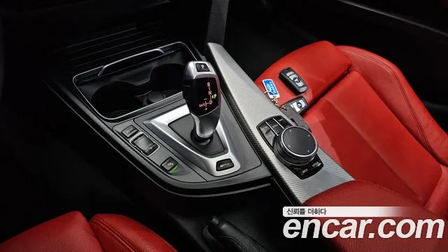 BMW 3-Series 2018 thumb 8