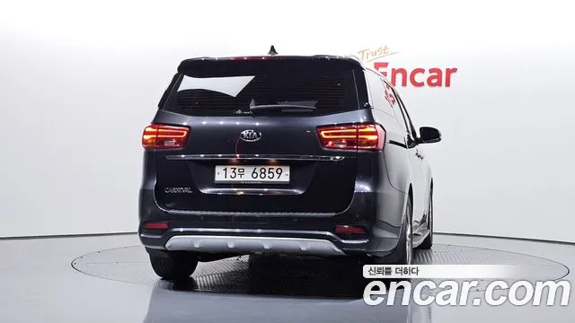 Kia Carnival 2019 thumb 4